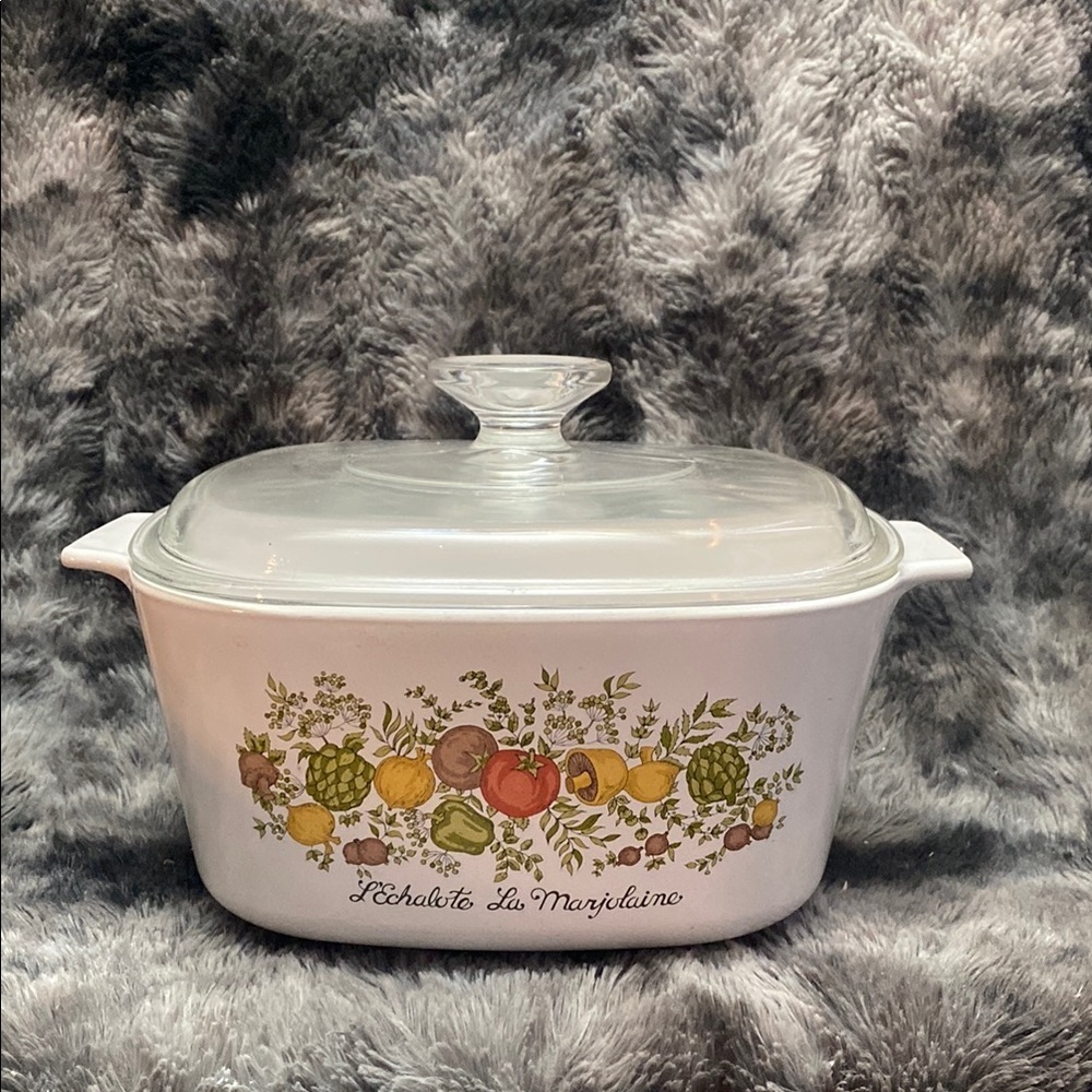 VINTAGE CORNING WARE A-3-B 3 QUART
CASSEROLE DISH W/ PYREX A9C LID-SPICE OF LIFE